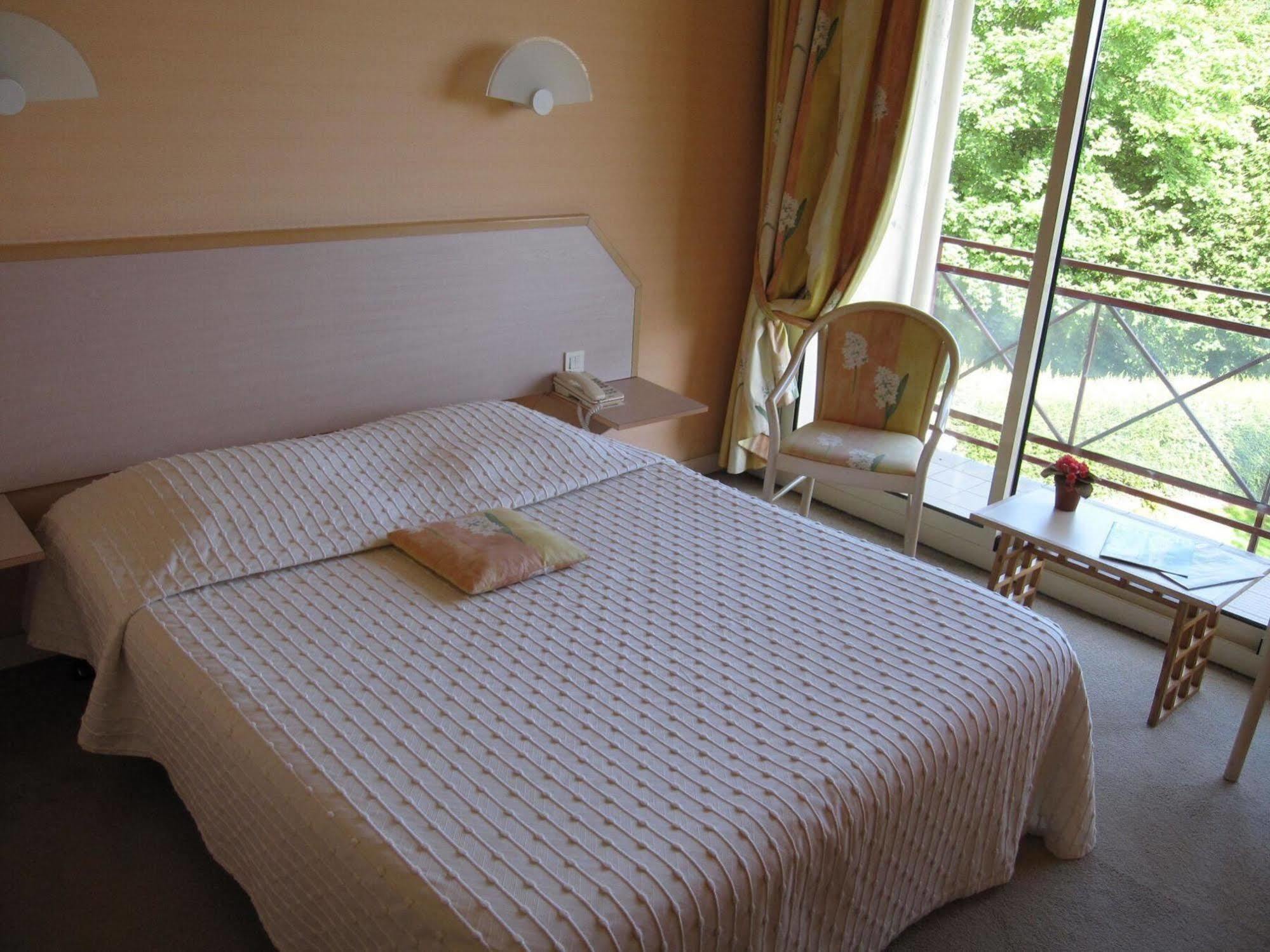 Auberge Saint Thegonnec Bagian luar foto
