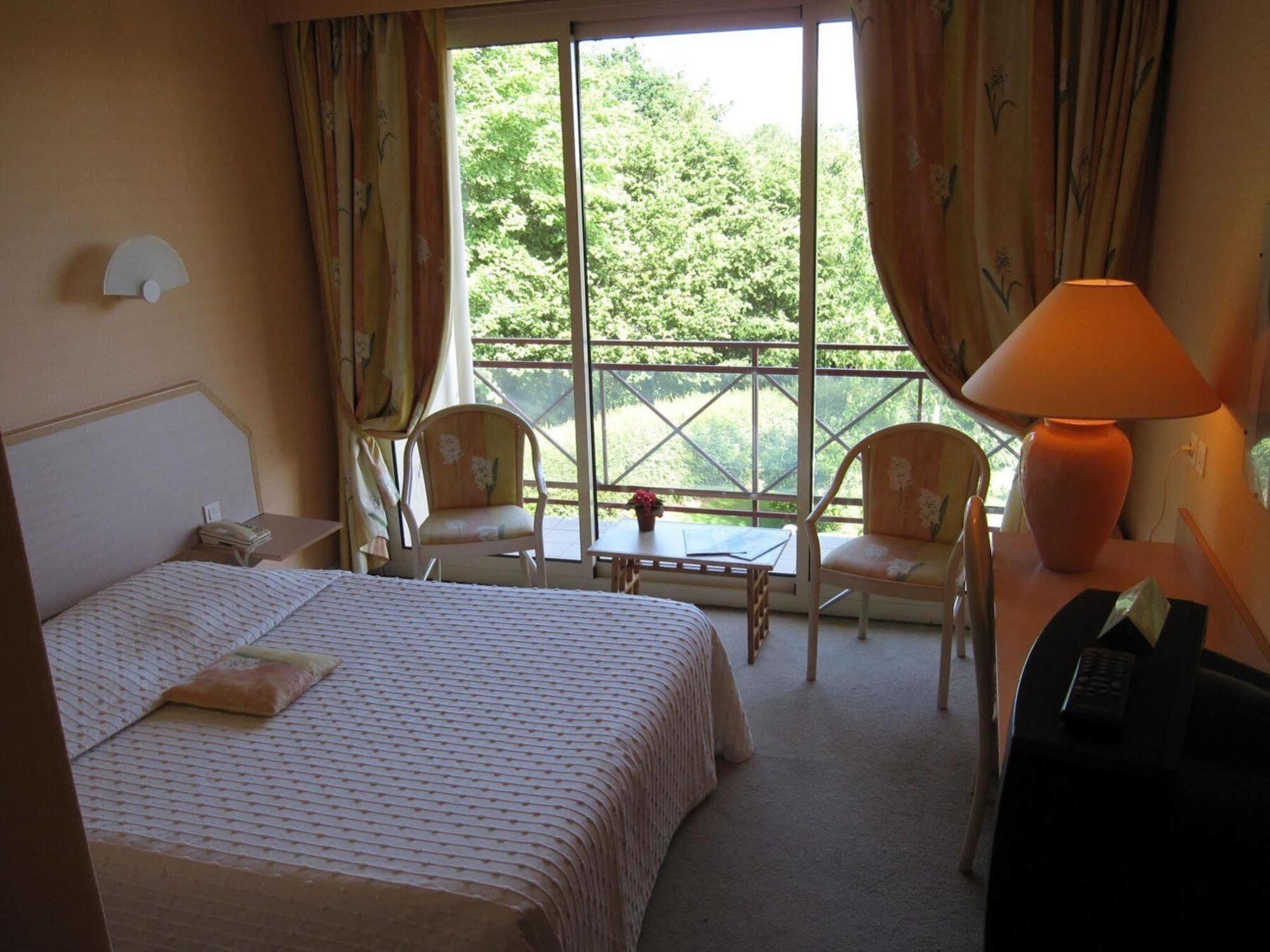 Auberge Saint Thegonnec Bagian luar foto