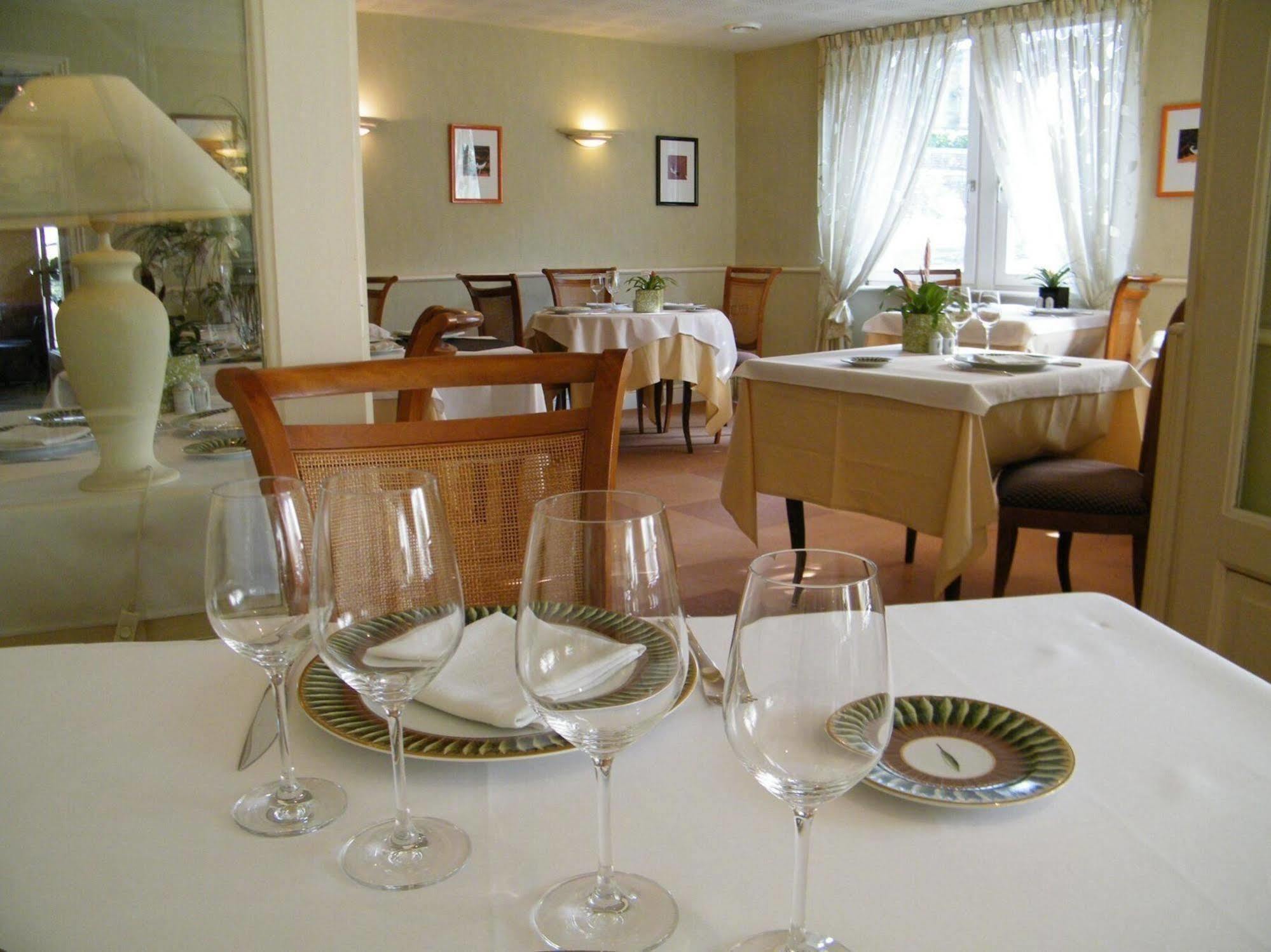 Auberge Saint Thegonnec Bagian luar foto